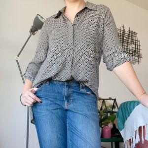 🌟Black, White, and Gold Patterned Collared Blouse - M🌟